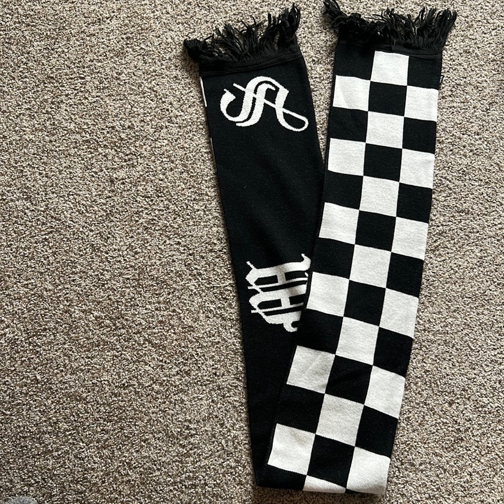 Scarf NEW w/o T